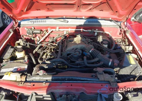 2002 Nissan Xterra Xe z USA, uszkodzony, nr VIN 5N1ED28YX2C525712